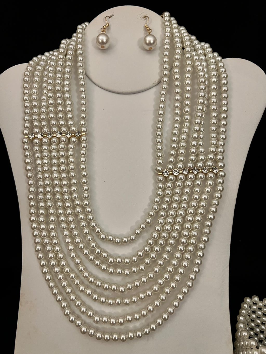 Luxurious Draped Pearls