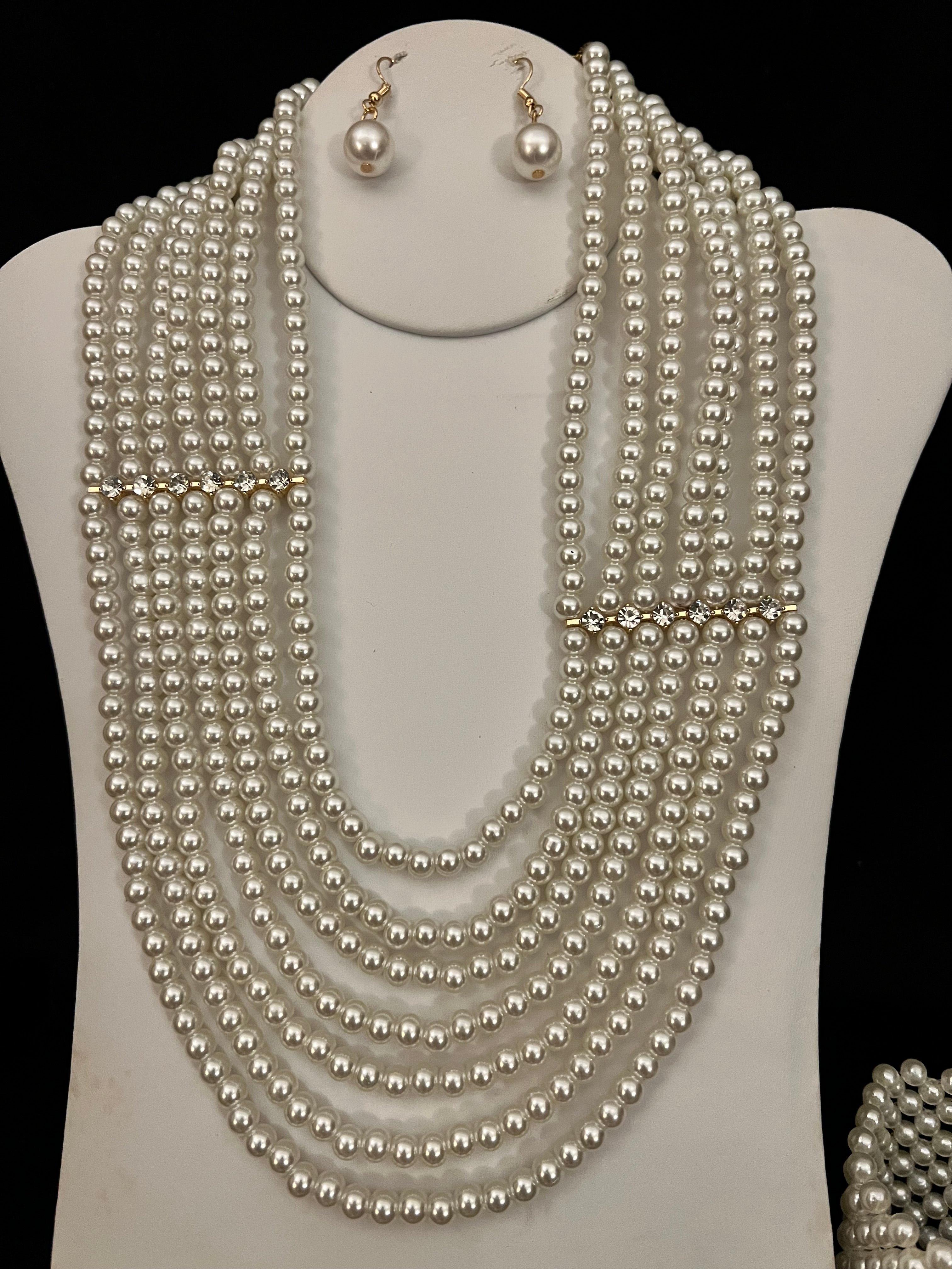 Luxurious Draped Pearls