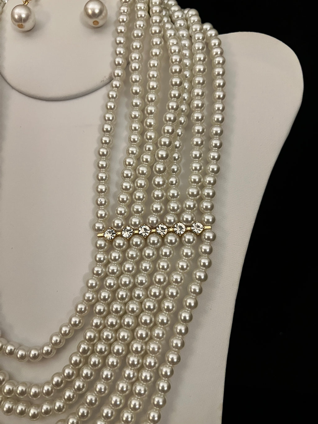 Luxurious Draped Pearls