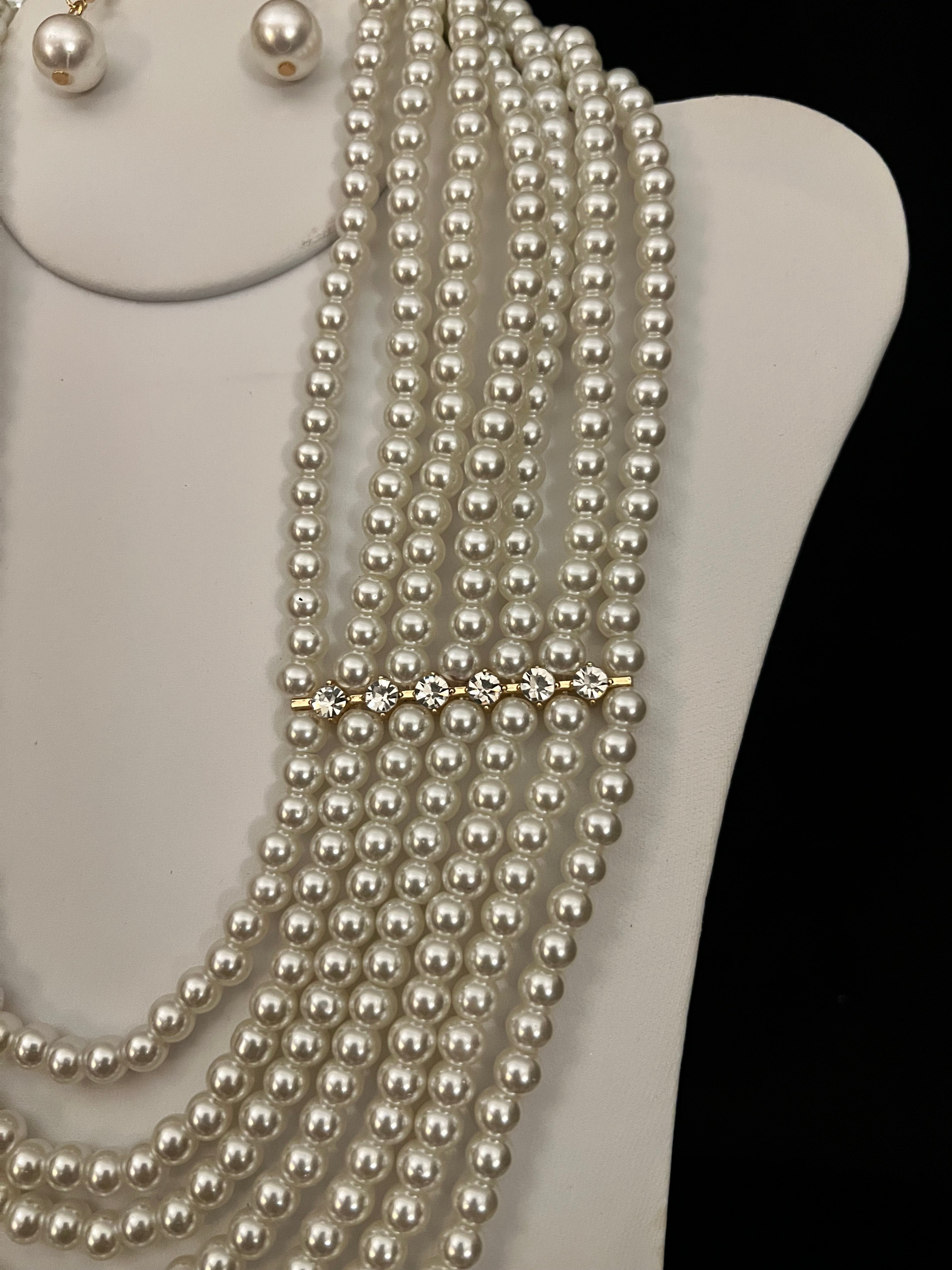 Luxurious Draped Pearls