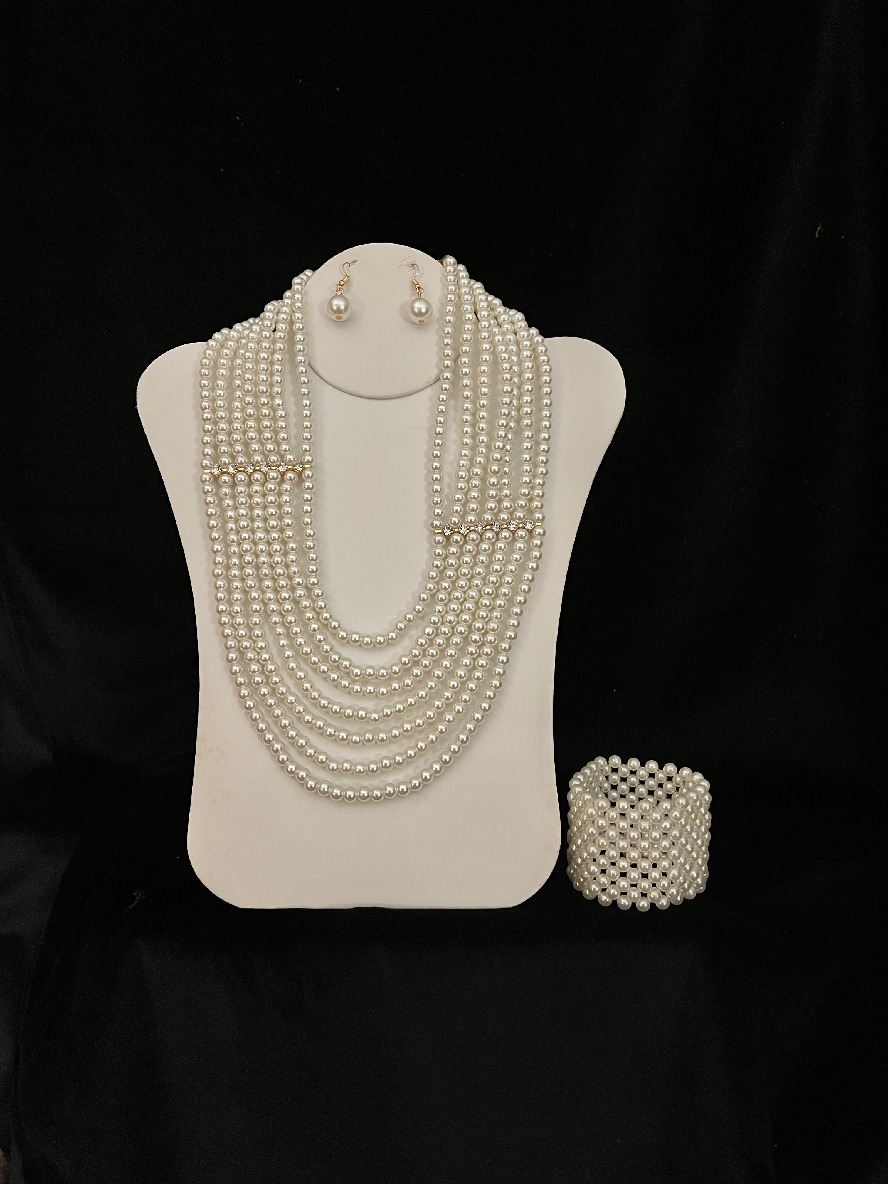 Luxurious Draped Pearls