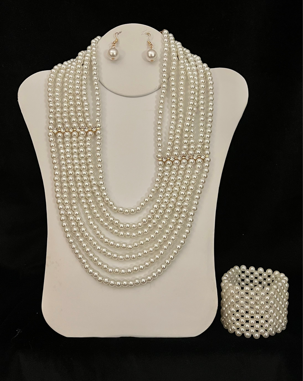 Luxurious Draped Pearls