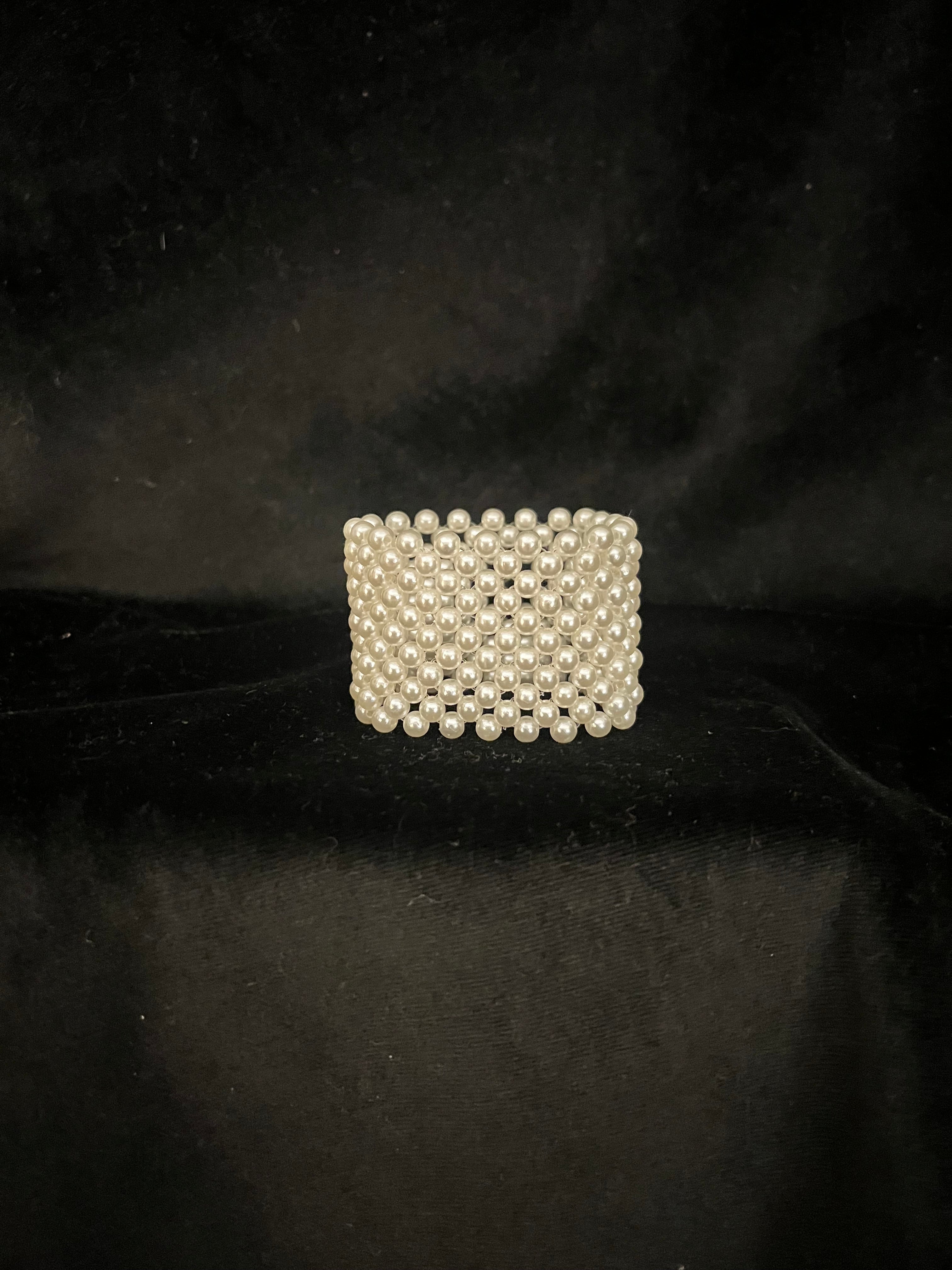 Luxurious Draped Pearls