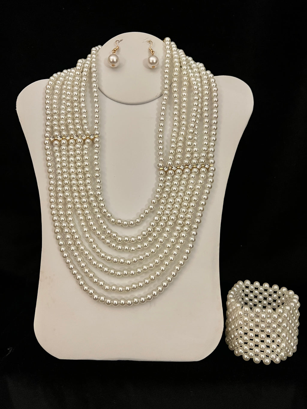 Luxurious Draped Pearls
