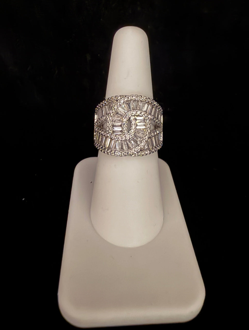 Interlock Hoop Ring