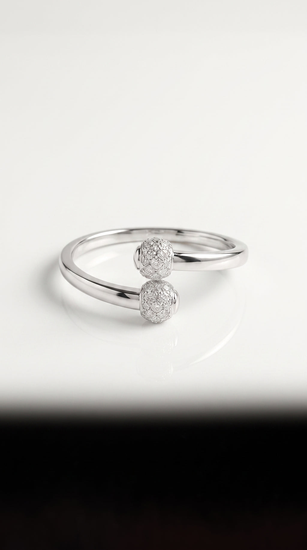 Kiss-lock Bangle (Silver)
