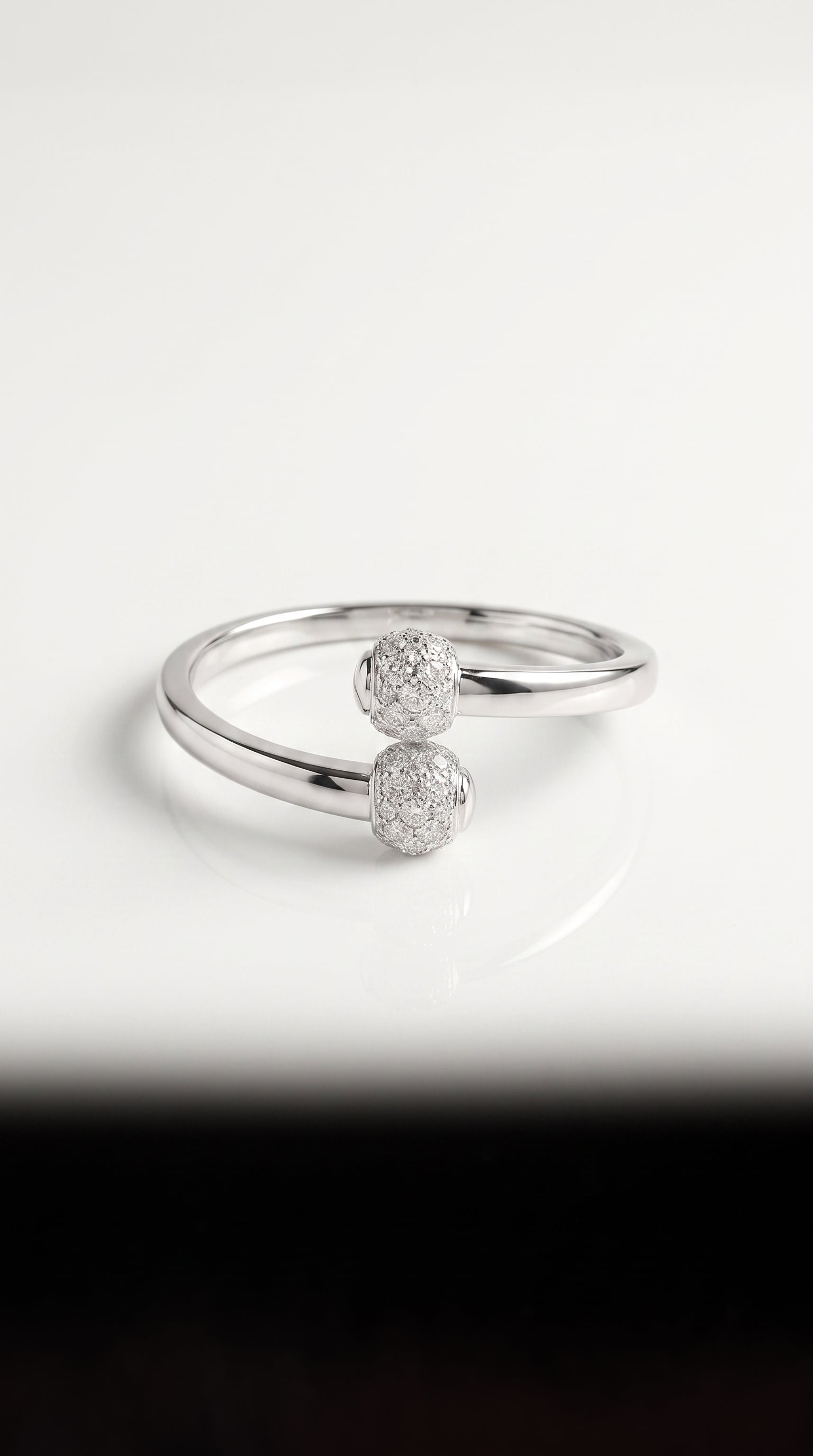 Kiss-lock Bangle (Silver)