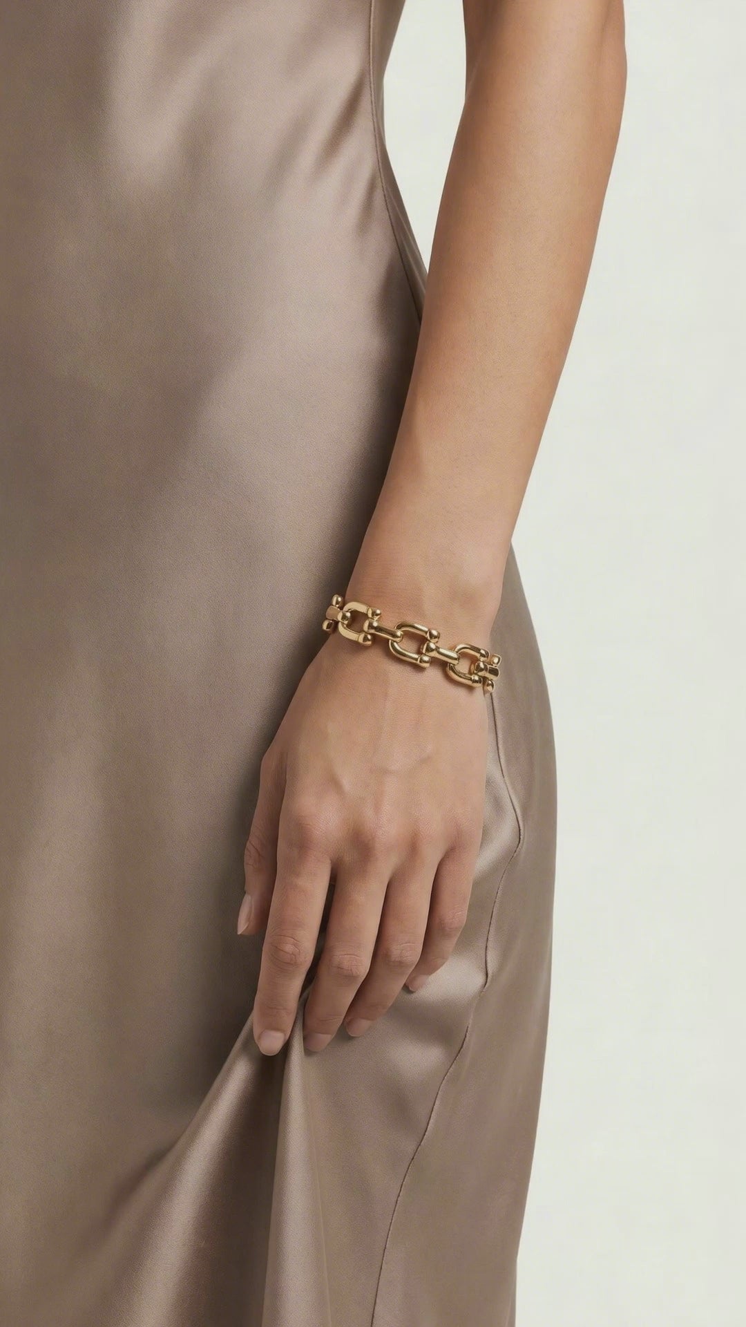The Luxe Bangle (Gold)