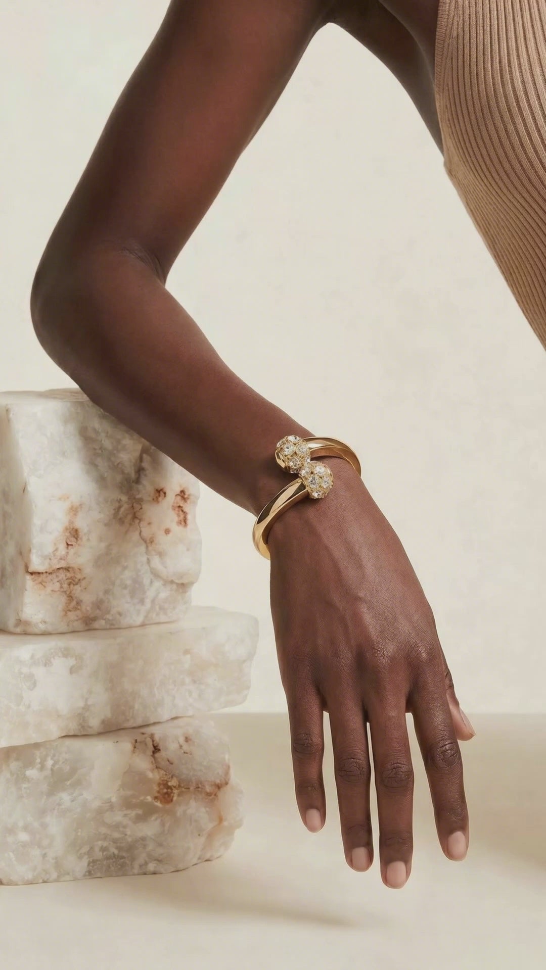 Kiss-lock Bangle