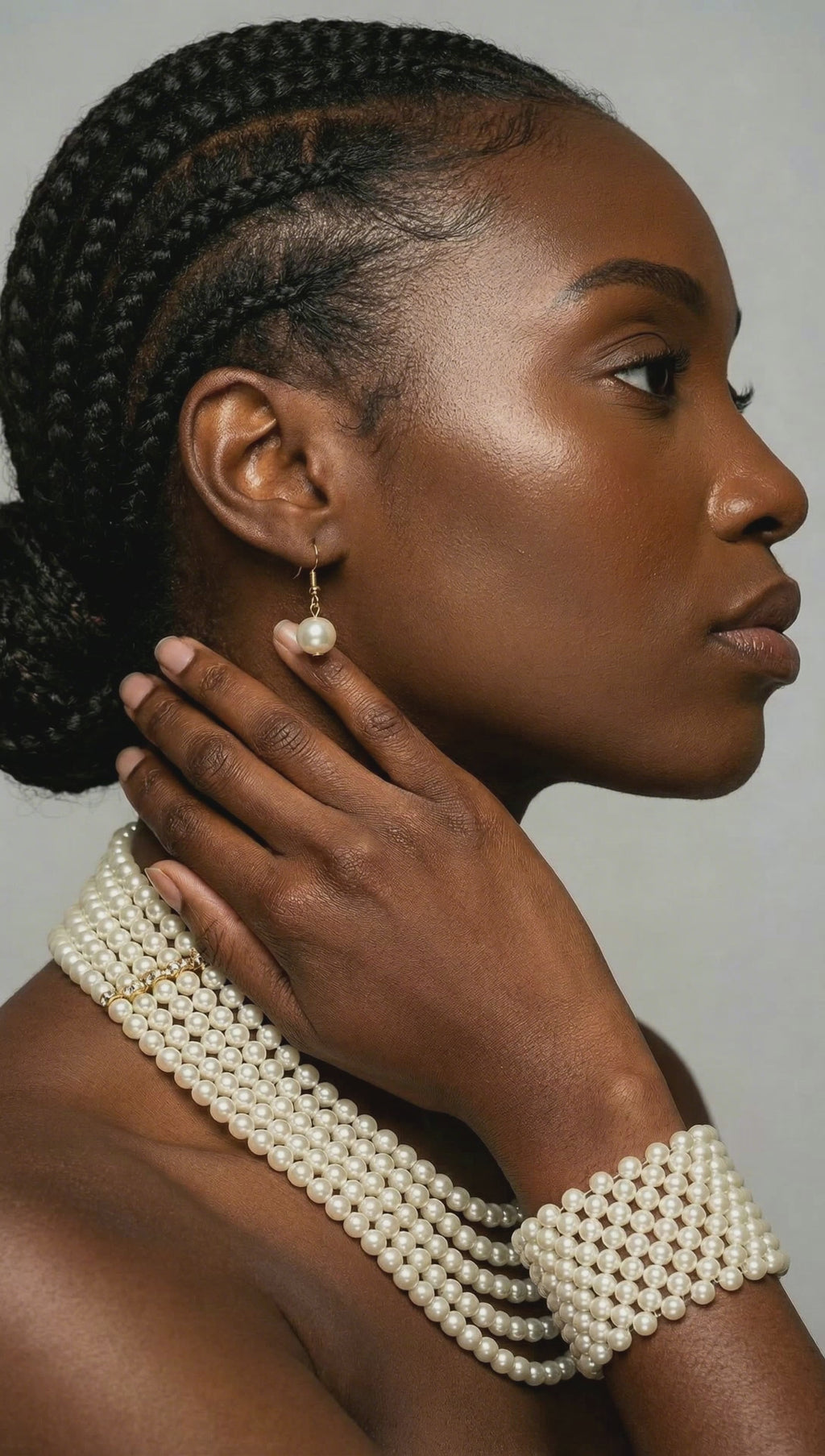 Luxurious Draped Pearls